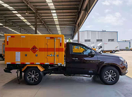 柞水爆破器材运输车